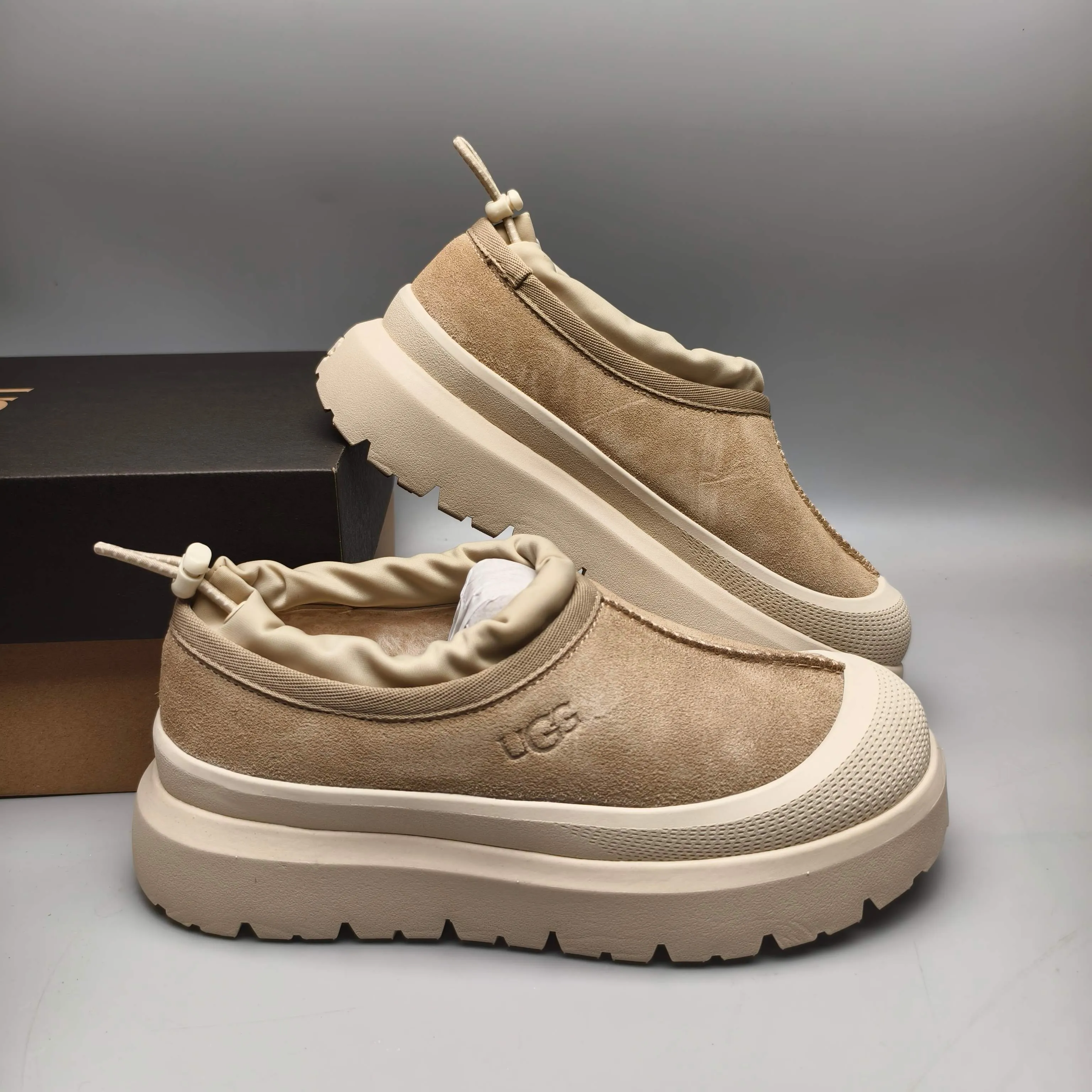 💰520 UGG sheepskin all-in-one snow boots 4096 slip-on casual trendy shoes for men and women Color: white red black blue yellow light gray dark gray green sand black gray matching sizes: 35-46
